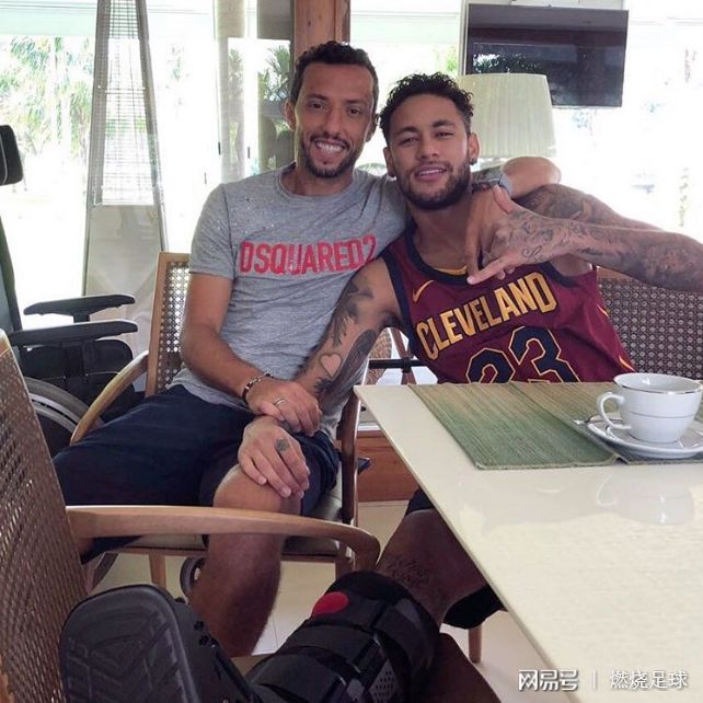 内马尔迎来十赛季高光表现，篮网球迷沸腾！的简单介绍